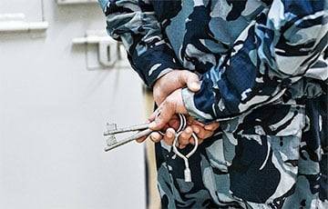В России сотрудника СИЗО отправили в СИЗО за попытку продать наркотики заключенным в СИЗО