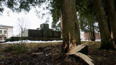 В латвийском Екабпилсе хотят окончательно демонтировать мемориал советским воинам