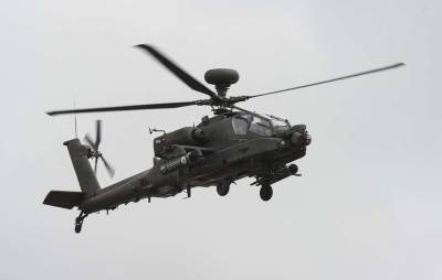 В Сирии летящие над землей вертолеты AH-64 Apache напугали местных жителей