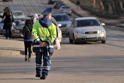 Пьяного водителя без прав остановили на Саратовской улице в Москве