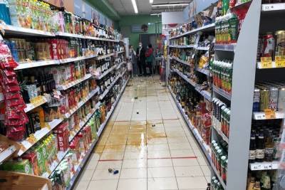 Очевидец: нетрезвый мужчина устроил погром в псковском супермаркете
