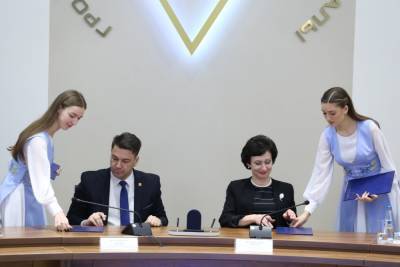 В ГрГУ имени Янки Купалы состоялась церемония подписания плана работы Инновационного медийного кластера на 2022 год