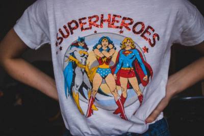 Авторы комиксов DC оказались под угрозой расправы из-за бисексуальности Супермена