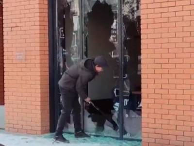 В Новосибирске неизвестный напал на бар с топором 2 ноября