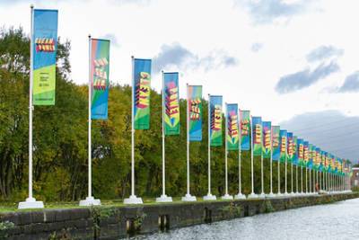 Климатический саммит украсили гигантскими флагами