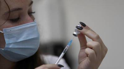 Минздрав Израиля предупредил: не верьте, что в вакцину добавили опасное вещество