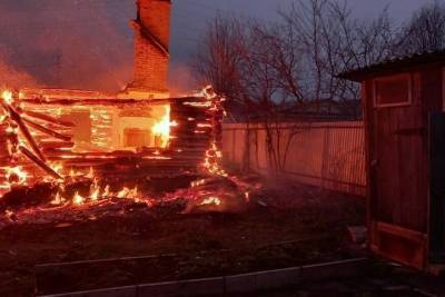 На пожаре в частном доме в Татарстане мужчина получил ожоги