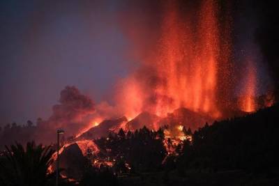 Ученые об извержении вулкана на Ла-Пальме: смещение магмы в океан "может убить миллионы людей" из-за мегацунами - unn.com.ua - Украина - Лондон - Испания