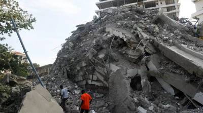 Число жертв при обрушении небоскреба в Нигерии выросло до 15