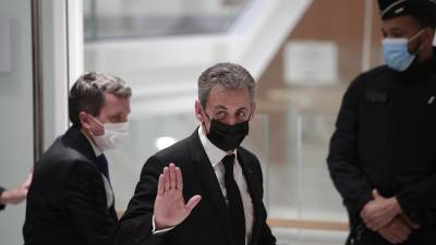 Саркози отказался отвечать на вопросы суда