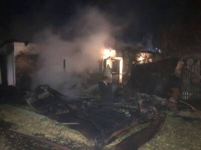 В Свердловской области во время пожара в доме погибли двое детей