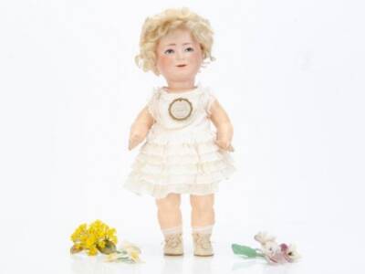 королева Елизавета Іі II (Ii) - Елизавета Іі - “Слишком пухлая”: куклу, изображающую королеву Елизавету в детстве, продадут на аукционе - unn.com.ua - Украина - Киев