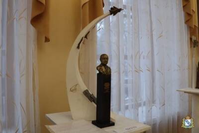 В Курске в рамках конкурса проектов памятника авиаконструктору Гуревичу представили 10 работ