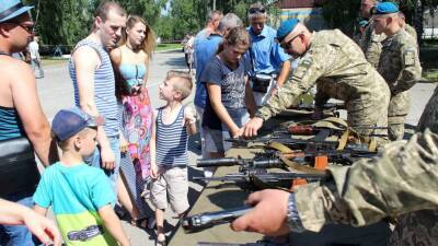 Сирот Украины научили воевать во время патриотического семинара