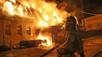 МЧС сообщило о ликвидации пожара на складе в Уссурийске