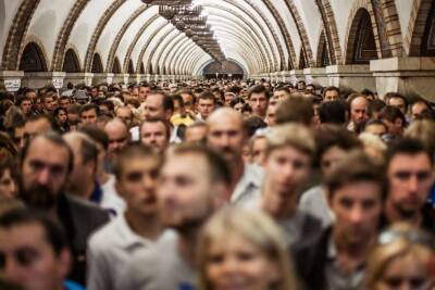 Количество мужчин в Киеве подсчитали статистики – сколько получают и когда женятся