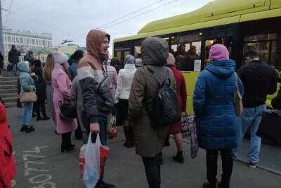Оренбуржцы долго ждут автобусы из-за пробок