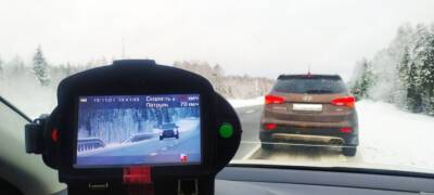 Инспекторы ГИБДД в Карелии остановили водителя, гнавшего со скоростью более 140 км/час