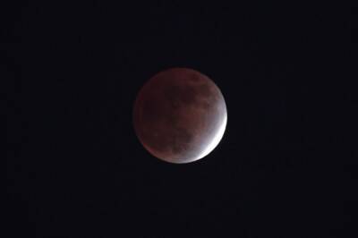 «Роскосмос» запечатлел частное лунное затмение