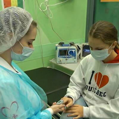 В Москве на вакцинацию от коронавируса записываются около 150 тысяч человек в неделю