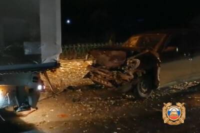 В Башкирии пьяный водитель легковушки влетел в грузовик, есть пострадавшие