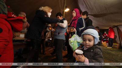 ФОТОФАКТ: В ТЛЦ беженцы начали получать завтрак