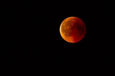 Космонавт Роскосмоса Петр Дубров опубликовал видео лунного затмения