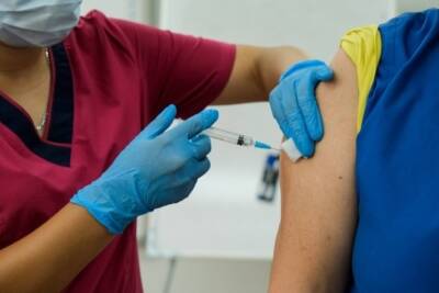Эксперт ответил, нужно ли делать прививку от COVID-19 после болезни