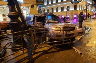 В центре Петербурга пять человек пострадали в аварии