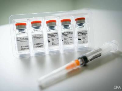 Канада отменила карантин для привитых COVID-вакциной CoronaVac, которой используют в Украине