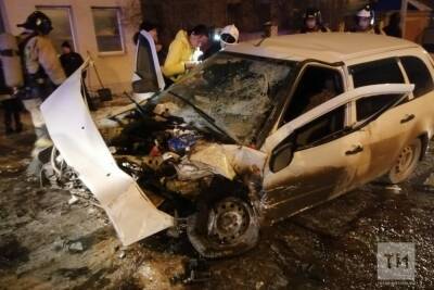 В лобовом столкновении двух машин в Альметьевске пострадали три человека