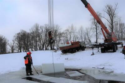 В Уфе началась заготовка льда для новогодних городков