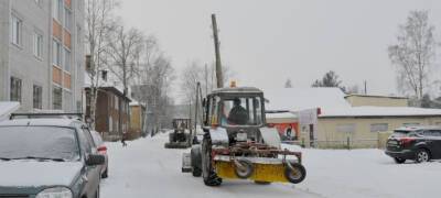 Управляющие компании Петрозаводска в одиночку не справятся со снегопадами, заявили в правительстве
