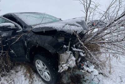 На Ряжском шоссе при лобовом столкновении двух машин пострадала девушка
