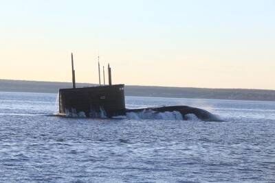 Учения с торпедной стрельбой провели российские подводники в Баренцевом море