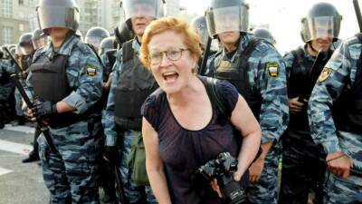 В Москве задержали участников пикетов против ликвидации "Мемориала"