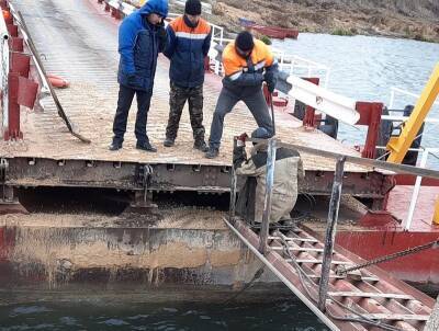 Под Задонском восстанавливают понтонный мост, обрушенный грузовиком