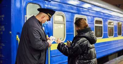 "Укрзализныця" начала продавать билеты на поезда по новому графику: что изменилось