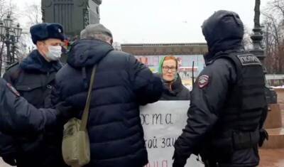В Москве задержали участников акции протеста в поддержку "Мемориала"*