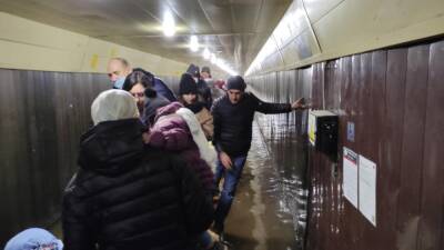 В Твери затопило подземный переход на вокзале