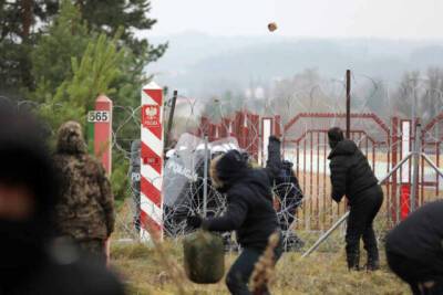 Мигранты за сутки почти 200 раз пытались прорваться через границу Польши и Белоруссии