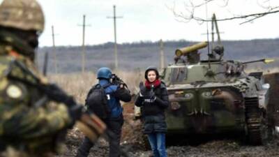 Украинские пропагандисты снимают фейковые сюжеты о мощи ВСУ