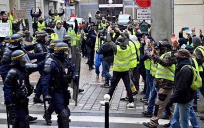 Протесты «желтых жилетов» в Париже переросли в беспорядки