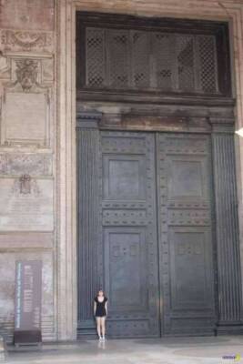 Самая большая дверь в мире