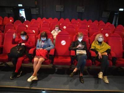 Владельцы кинотеатров попросили правительство отменить ограничения на заполняемость