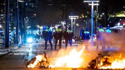 В Нидерландах полиция открыла огонь по участникам антиковидного протеста