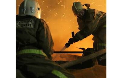 Ночью под Смоленском пожарные тушили баню