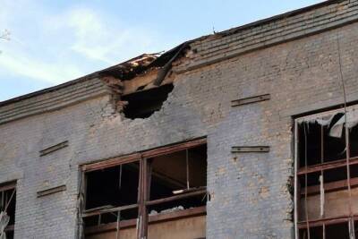 Обстрел ДНР повредил пожарную часть и цех завода в Ясиноватой: ФОТО