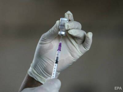 В мире сделали почти 7,7 млрд прививок от COVID-19 – данные Bloomberg