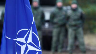 Песков: Украина добивается силового решения своих проблем под прикрытием учений НАТО